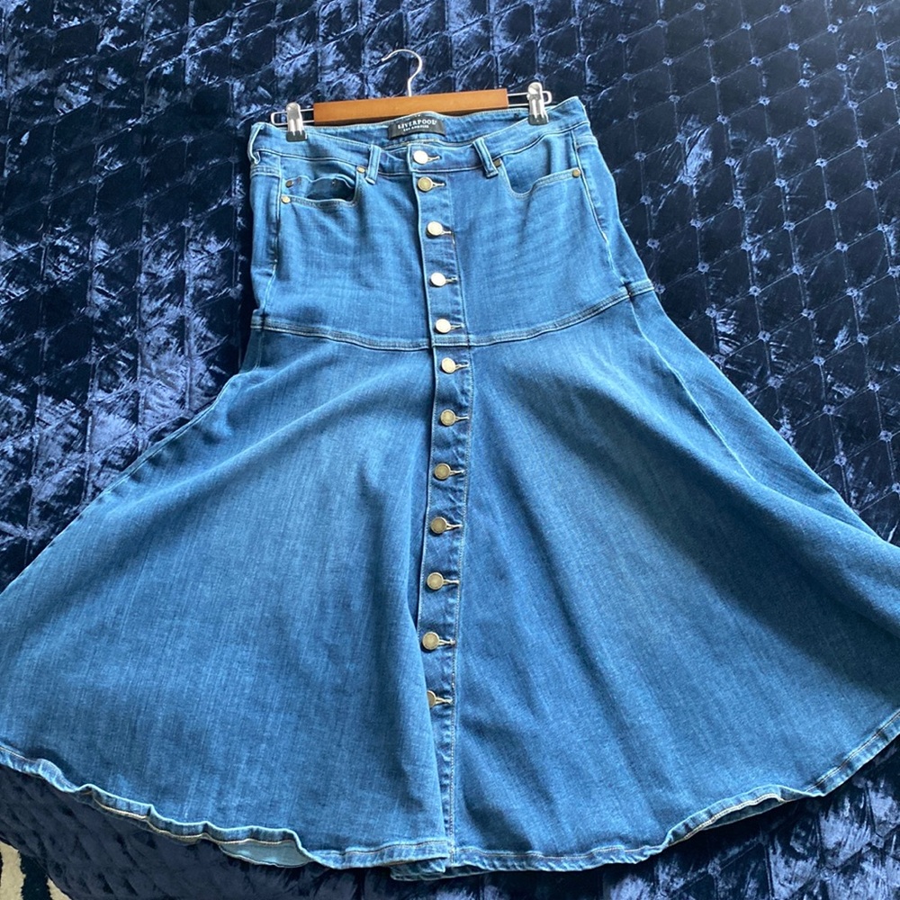 Denim Skirt. Liverpool brand. Size 8/29. Worn three times.